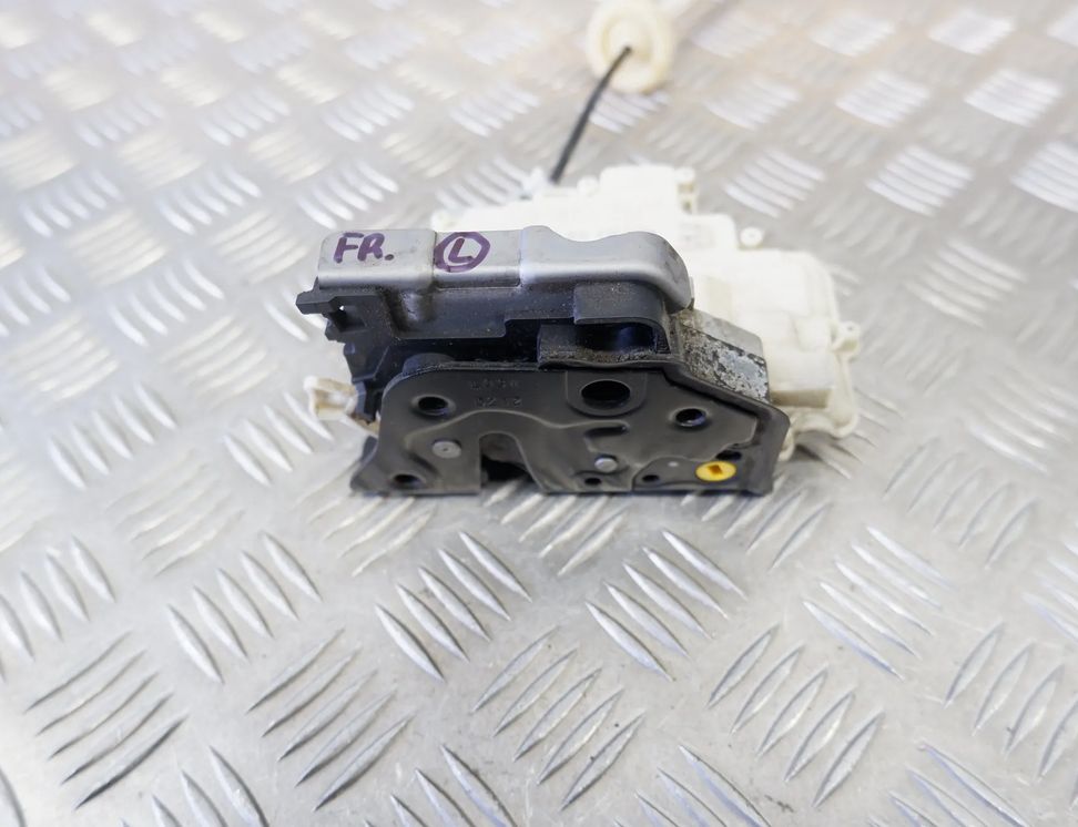 VOLKSWAGEN Touareg 2 generation (2010-2018) Замок передней левой двери 8J2837015A 14494674