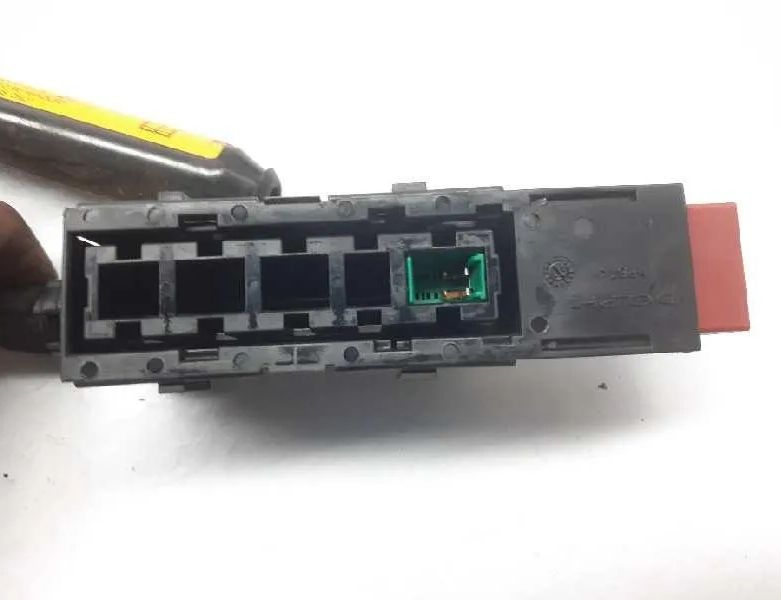 FIAT Corsa C (2000-2006) Пряжка переднього правого сидіння 09114886 18537156