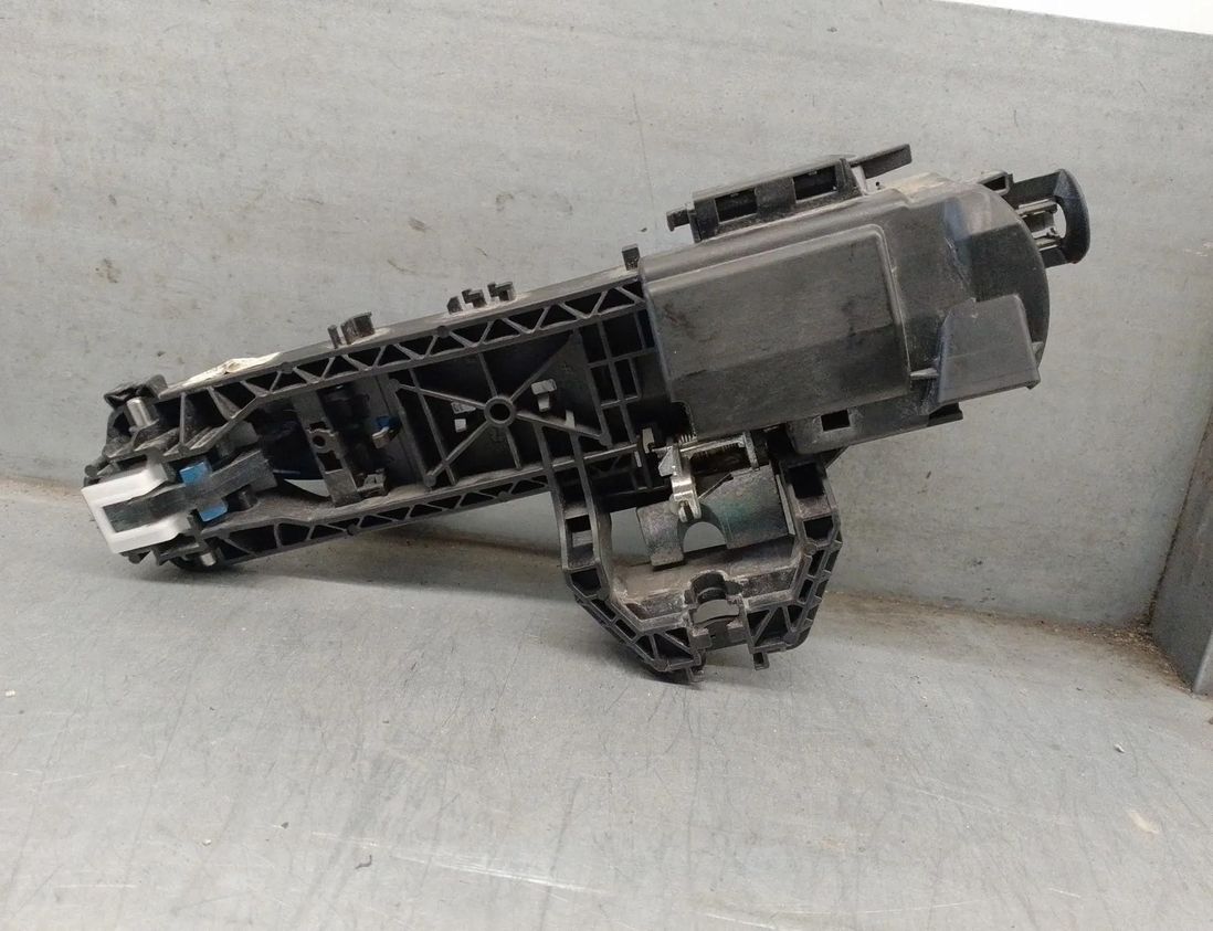 MERCEDES-BENZ A-Class W176 (2012-2018) Наружная ручка передней правой двери A20476002705162,4PUERTAS 23907372