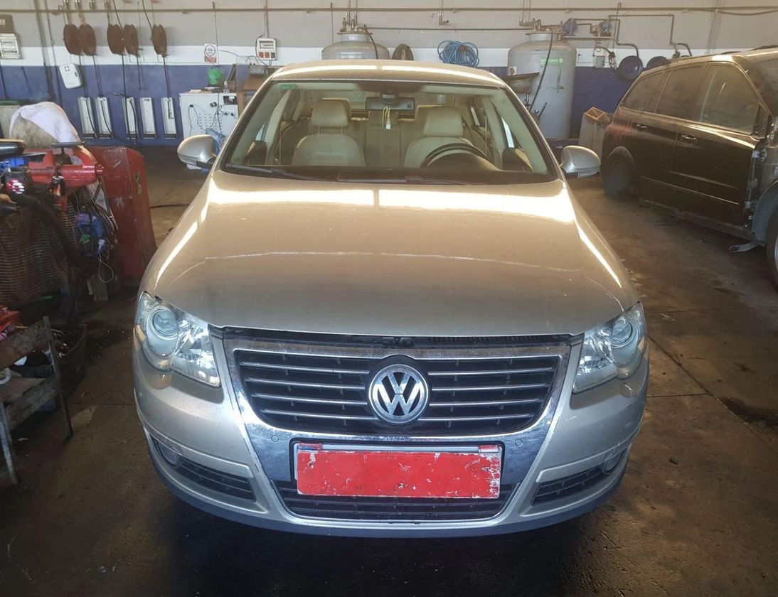 VOLKSWAGEN Passat B6 (2005-2010) Передній правий амортизатор 29636069