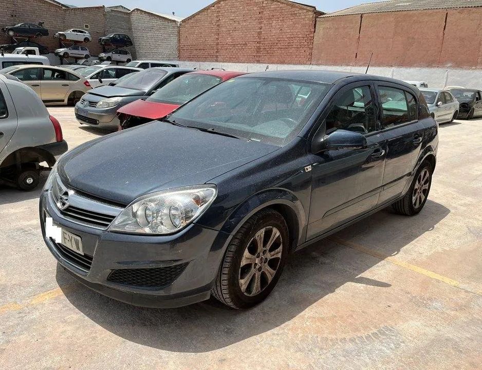 MITSUBISHI Space Runner 2 generation (1999-2002) Кришка двигуна 330188061 29871409