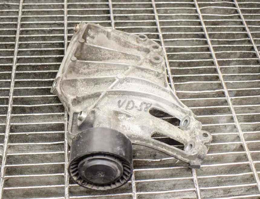 BMW 7 Series F01/F02 (2008-2015) Кронштейн компресора кондиціонера 7585167 10645466