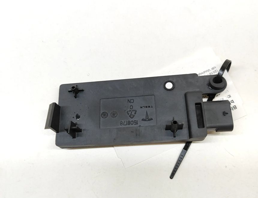 TESLA Model Y 1 generation (2020-2024) Блок управления Bluetooth 1508179-00-F 23518038