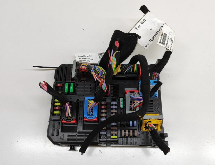 PEUGEOT 3008 2 generation (2017-2023) Блок предохранителей 9819851280 29903125