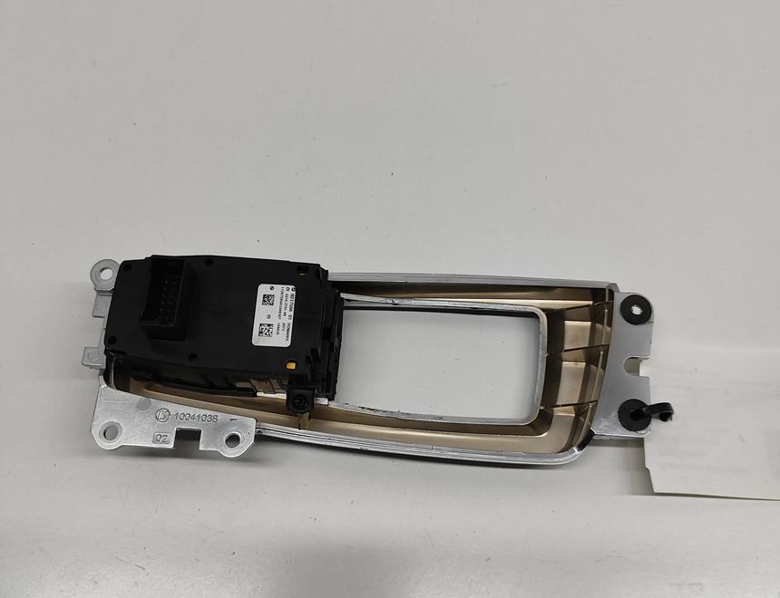 BMW X3 F25 (2010-2017) Кнопка ручного гальма 9217594 31052713