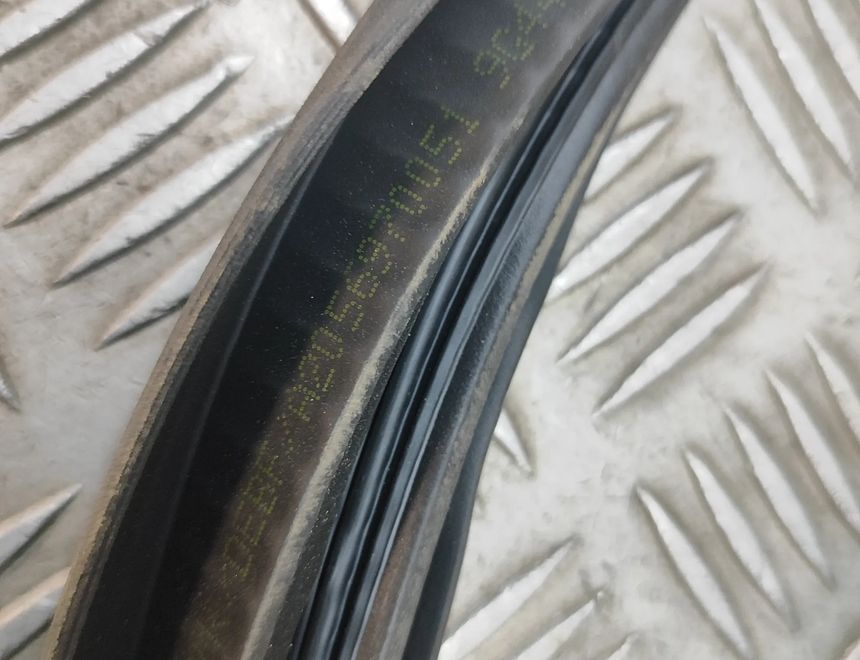 MERCEDES-BENZ C-Class W205/S205/C205 (2014-2023) Гумовий ущільнювач передніх лівих дверей A2056970051 31555662