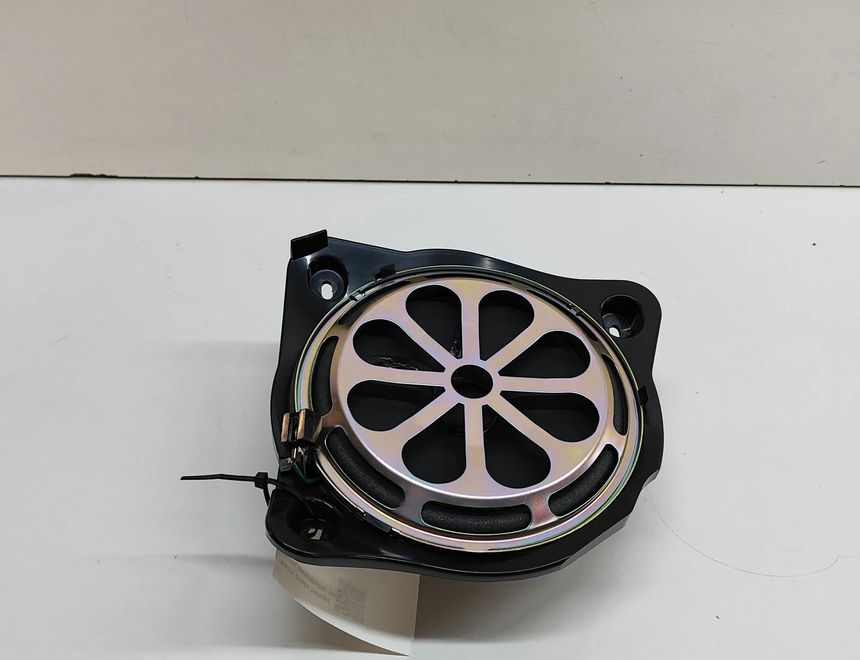 MERCEDES-BENZ GLC 253 (2015-2019) Низкочастотний динамік правого боку A2058201202,A2058201500 31620078