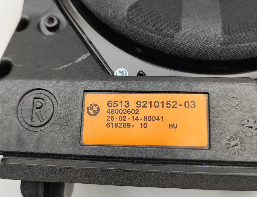 BMW 3 Series F30/F31 (2011-2020) Низкочастотний динамік правого боку 9210152 31646089