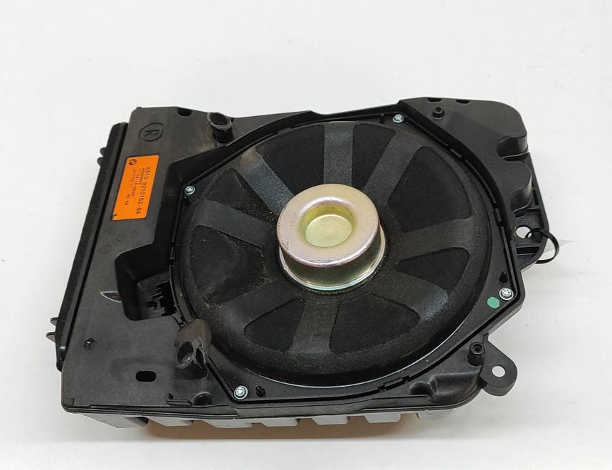 BMW M4 F82/F83 (2013-2020) Низкочастотний динамік правого боку 9210152 31650205