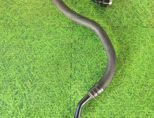 BMW M6 E63/E64 (2004-2010) Шланг повернення масла 2282912 21588862