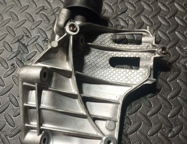 BMW 5 Series F10/F11 (2009-2017) Кронштейн кріплення компресора кондиціонера 7585167,64557585167 28618317