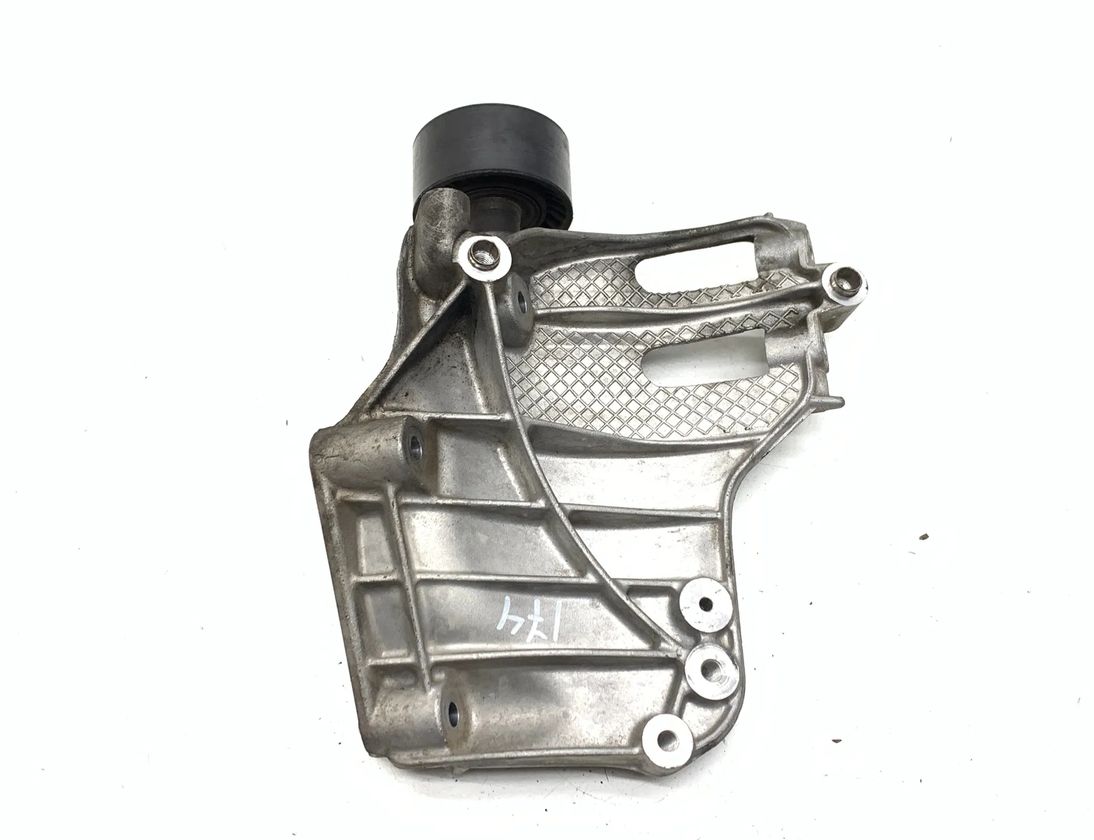 BMW 5 Series F10/F11 (2009-2017) Кронштейн кріплення компресора кондиціонера 7585167,758516705 31229738