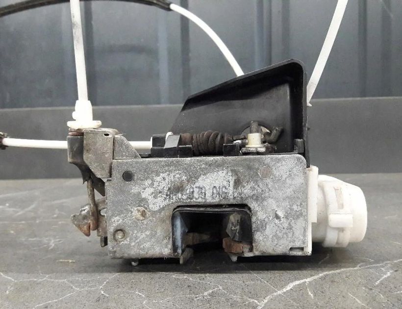 AUDI 100 4A/C4 (1990-1994) Замок задней левой двери 4A0839016B 30129674