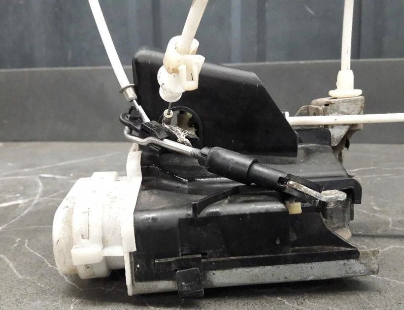 AUDI 100 4A/C4 (1990-1994) Замок задней левой двери 4A0839016B 30129674