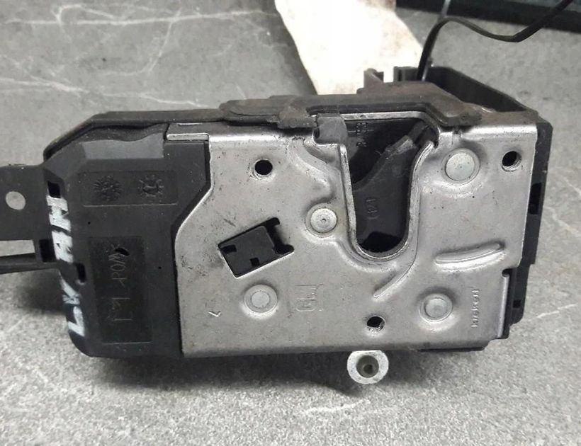 OPEL Astra H (2004-2014) Замок правої передньої двері 13128111FW 30167512