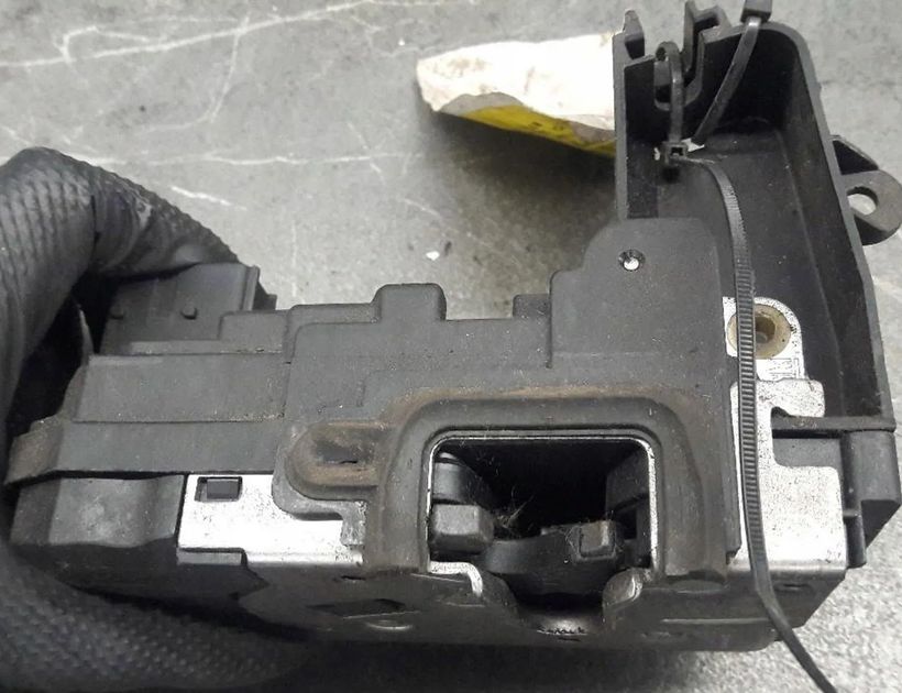 OPEL Astra H (2004-2014) Замок правої передньої двері 13128111FW 30167512