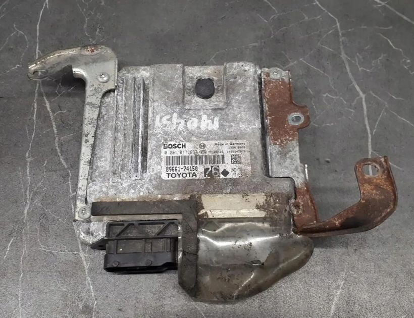 TOYOTA iQ 1 generation (2008-2020) Блок управления двигателем 0281017233 30177364