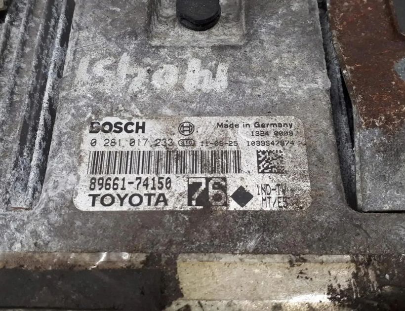 TOYOTA iQ 1 generation (2008-2020) Блок управления двигателем 0281017233 30177364