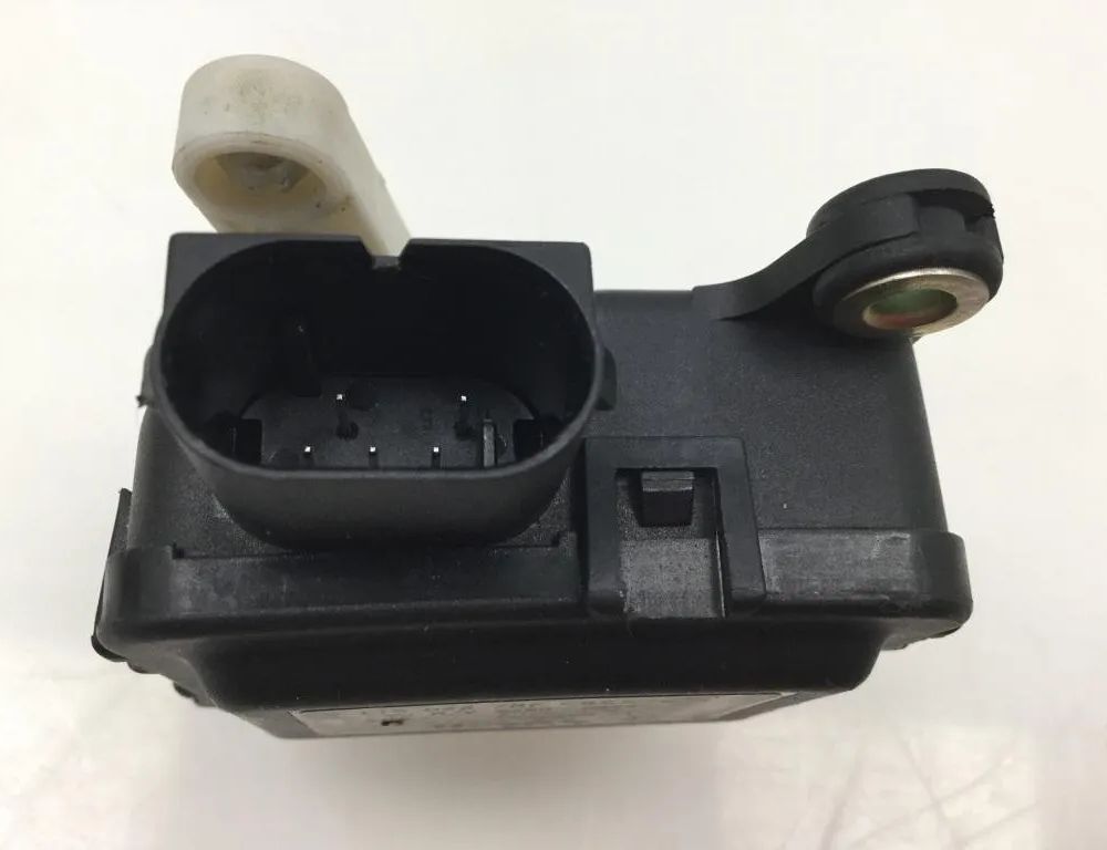 AUDI A6 C5/4B (1997-2004) Клапаны управления внутренним подогревом 4B2820511A 32902581