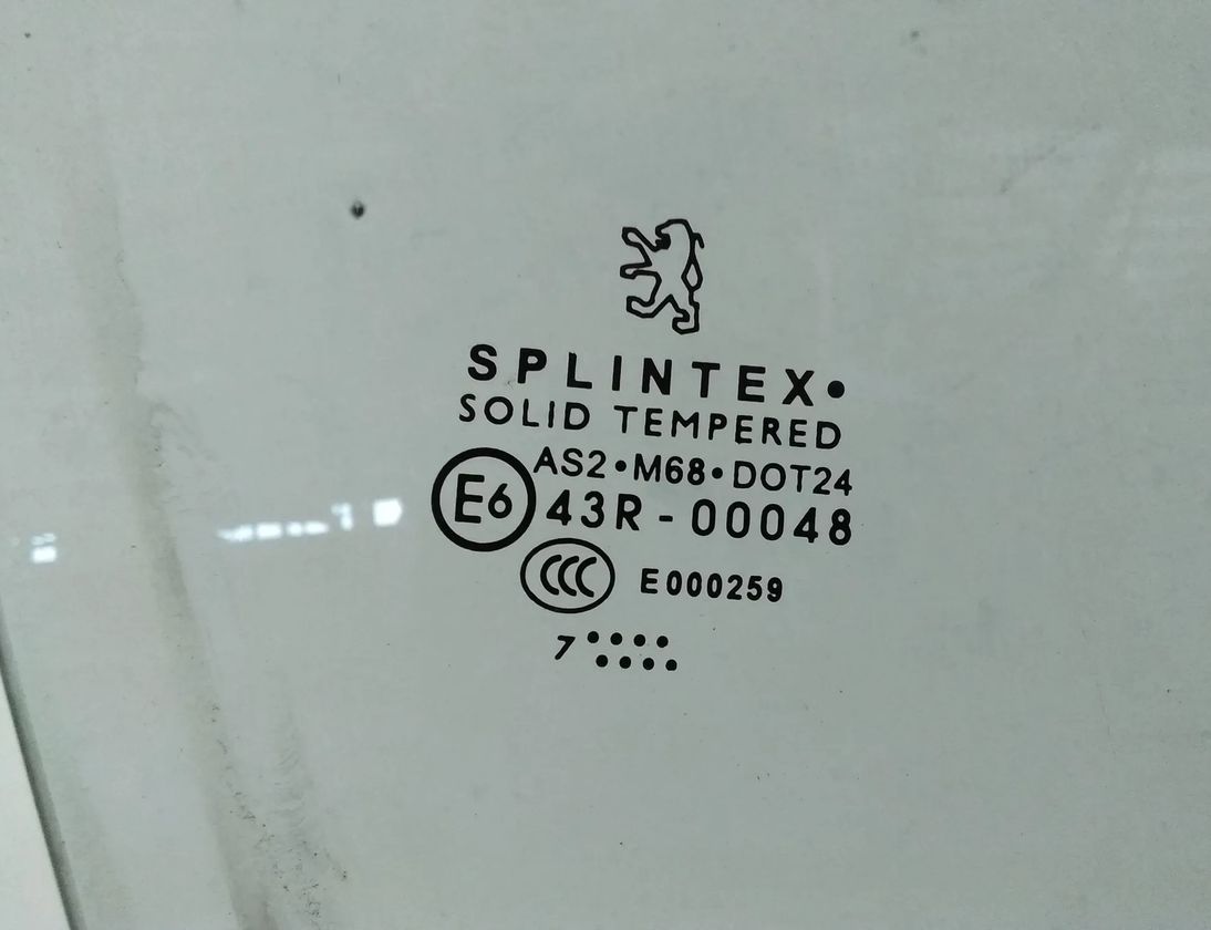 PEUGEOT 307 1 generation (2001-2008) Скло правої передньої двері 27608299