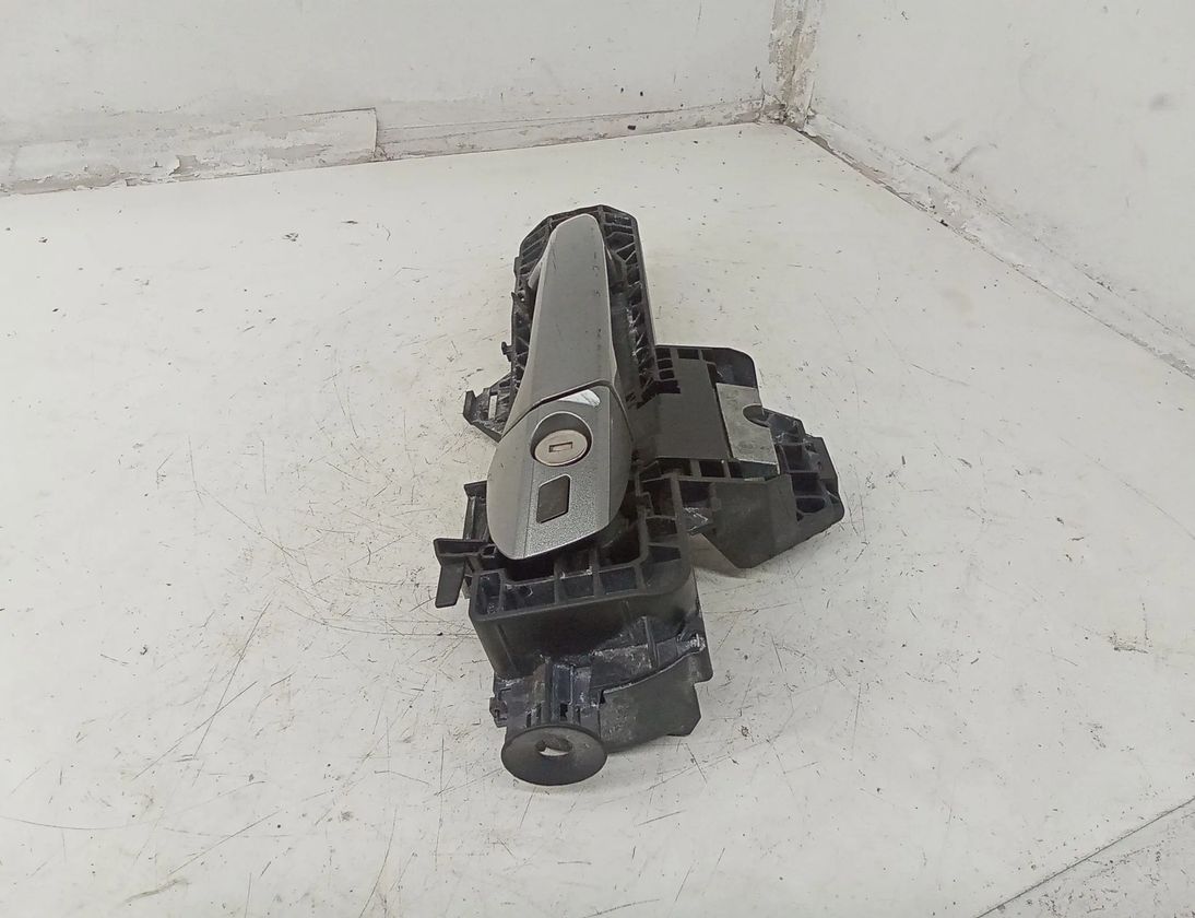 MERCEDES-BENZ C-Class W204/S204/C204 (2004-2015) Наружная ручка боковых левых дверей A2047600634 28684730