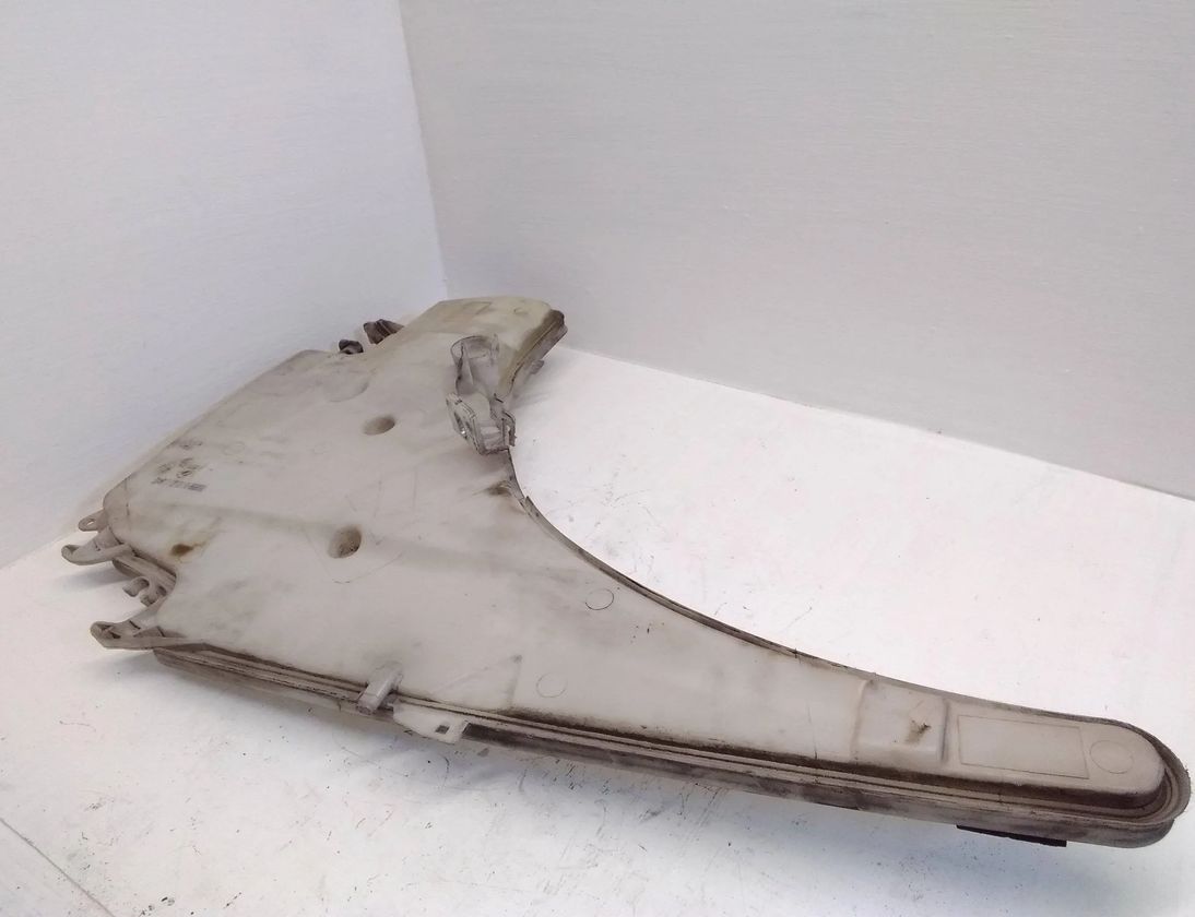 BMW 3 Series E90/E91/E92/E93 (2004-2013) Бачок омывателя 7068998 28701107