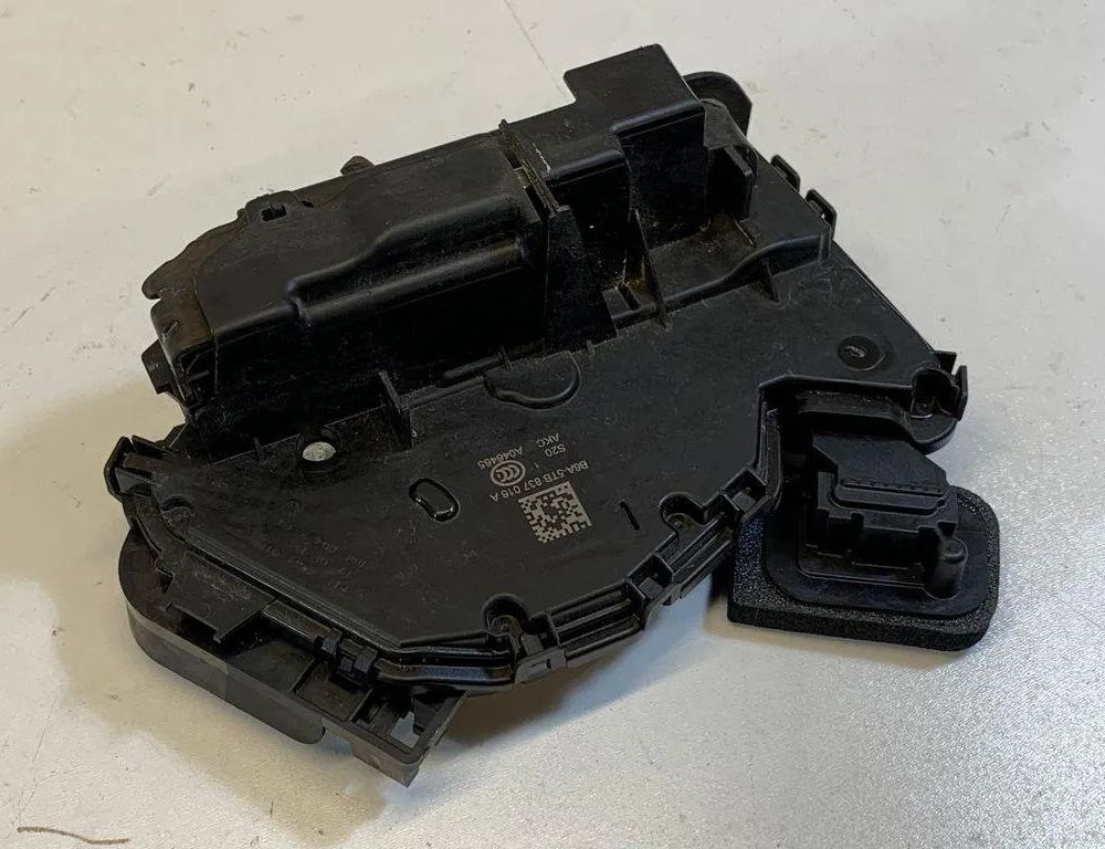 VOLKSWAGEN Golf 8 generation (2019-2023) Замок двери передний правый 5TB837016A 30680572