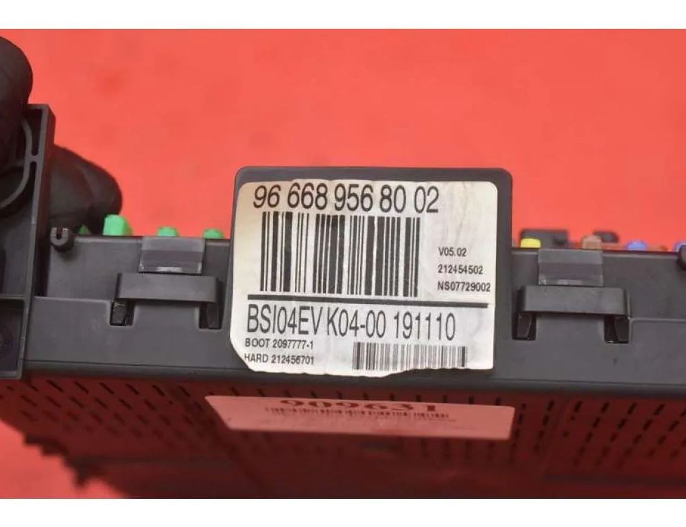 PEUGEOT 5008 1 generation (2009-2016) Блок плавких запобіжників 9666895680 27679549