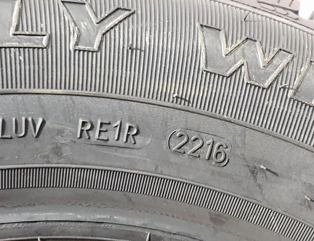 VOLKSWAGEN Caddy 4 generation (2015-2020) Шина 20565R15 32792675