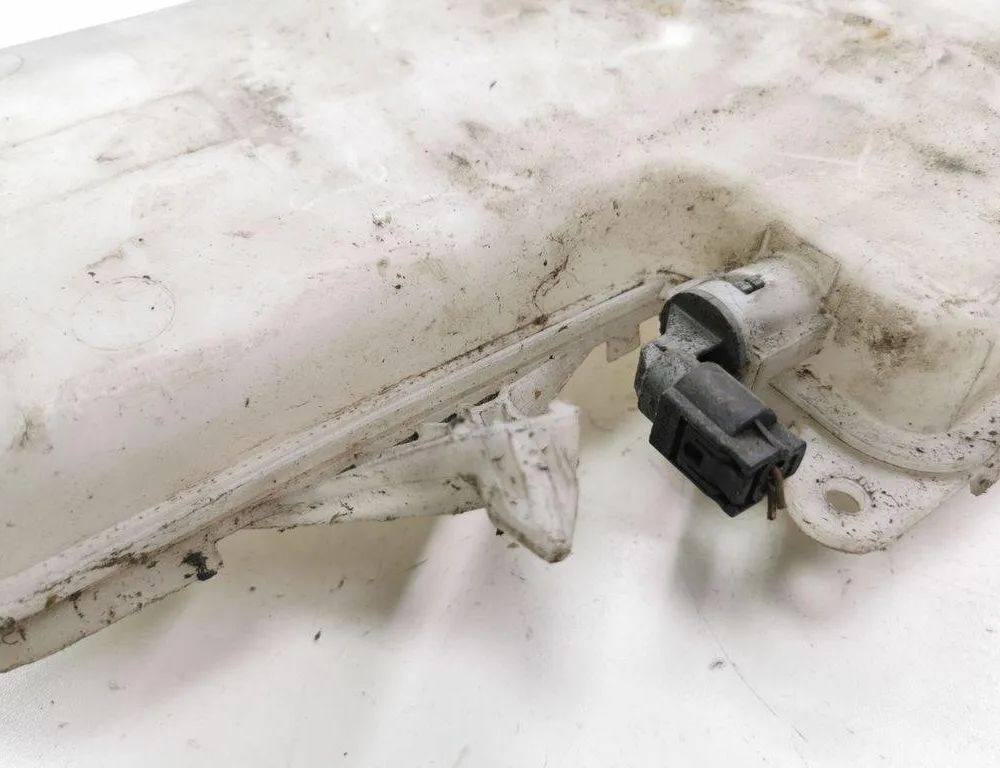 BMW 1 Series E81/E82/E87/E88 (2004-2013) Бачок омывателя 7124231,7117842 31141875