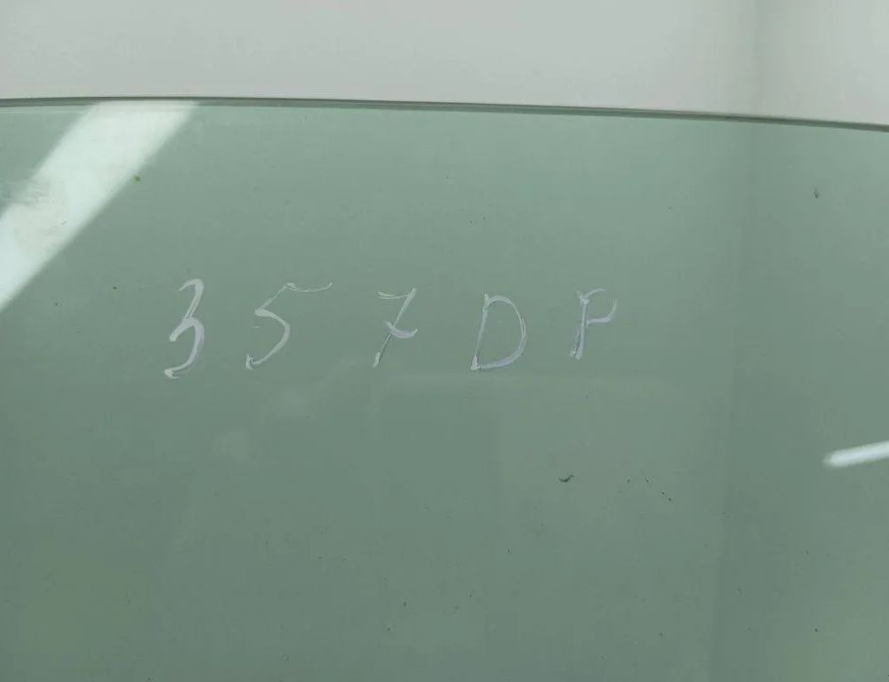 CHRYSLER Voyager 4 generation (2001-2007) Скло правої передньої двері 43R000263 31173496