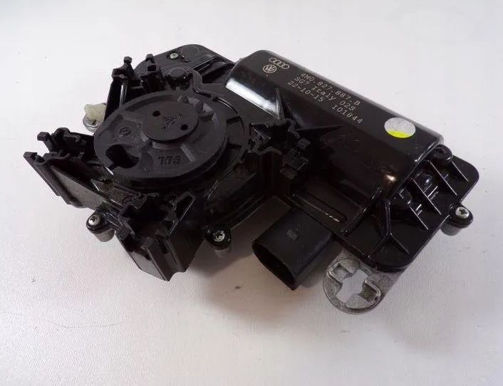 AUDI Q7 4M (2015-2024) Двигун плавного закривання багажника задніх дверей 4M0827887B 27456687