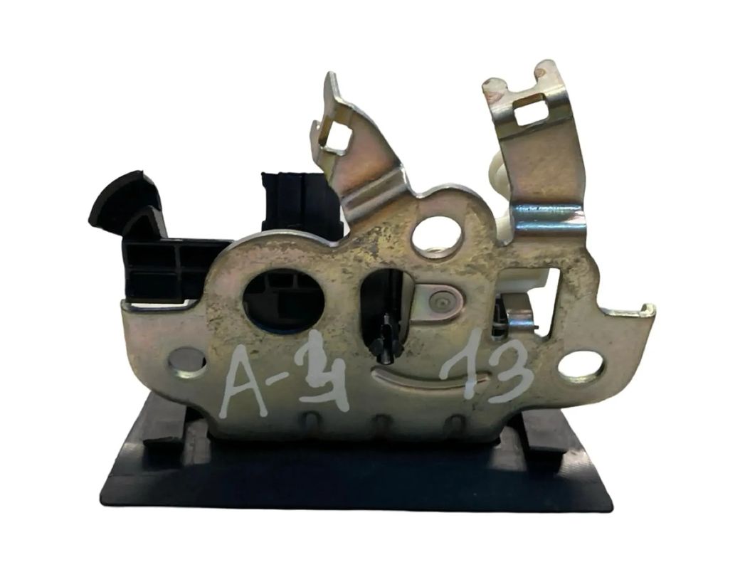 AUDI A4 B8/8K (2011-2016) Замок багажника 8R0827505 30156805
