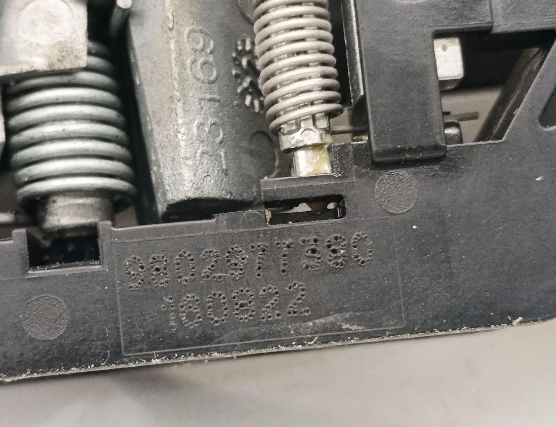 OPEL Corsa F (2019-2023) Наружная ручка боковых левых дверей 9802977380 28475344