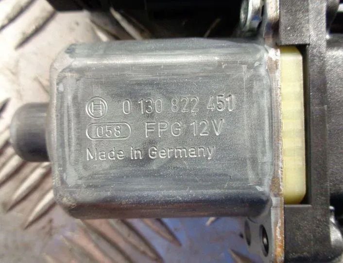 VOLKSWAGEN Passat B7 (2010-2015) Мотор керування вікном передньої правої двері 3C0959792C,3AA959702A,0130822451 25722857