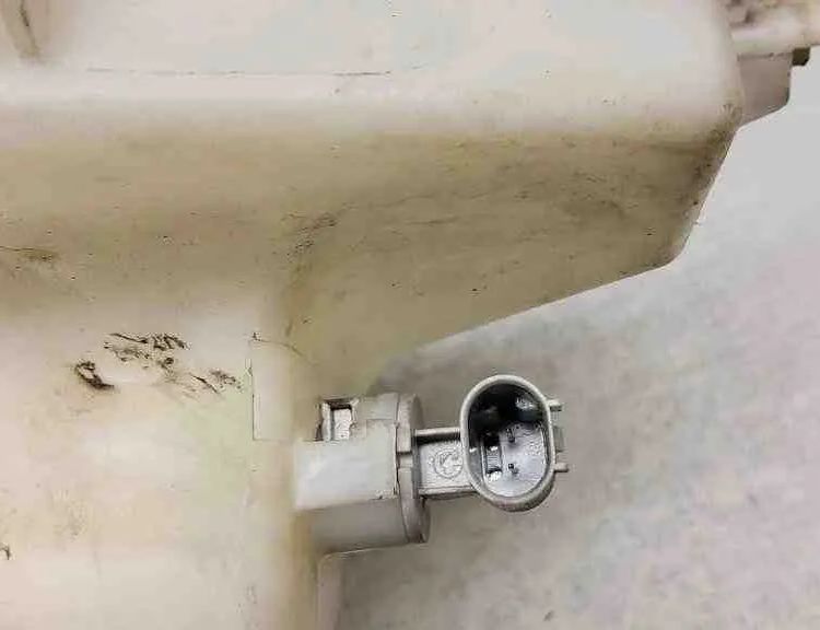 BMW X3 E83 (2003-2010) Бачок мийки скла 61663403212,7007880 32559444