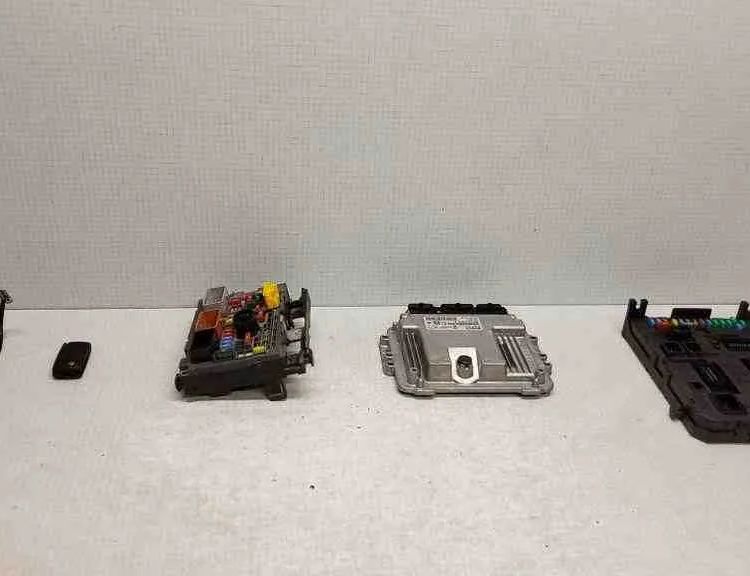 CITROËN C5 2 generation (2008-2017) Комплект ЕБУ двигуна 281208364,9653958980,0281013872,281197595,9664843780,K0400251009,281164872,9663123380,281192483C,9667044980 32564204