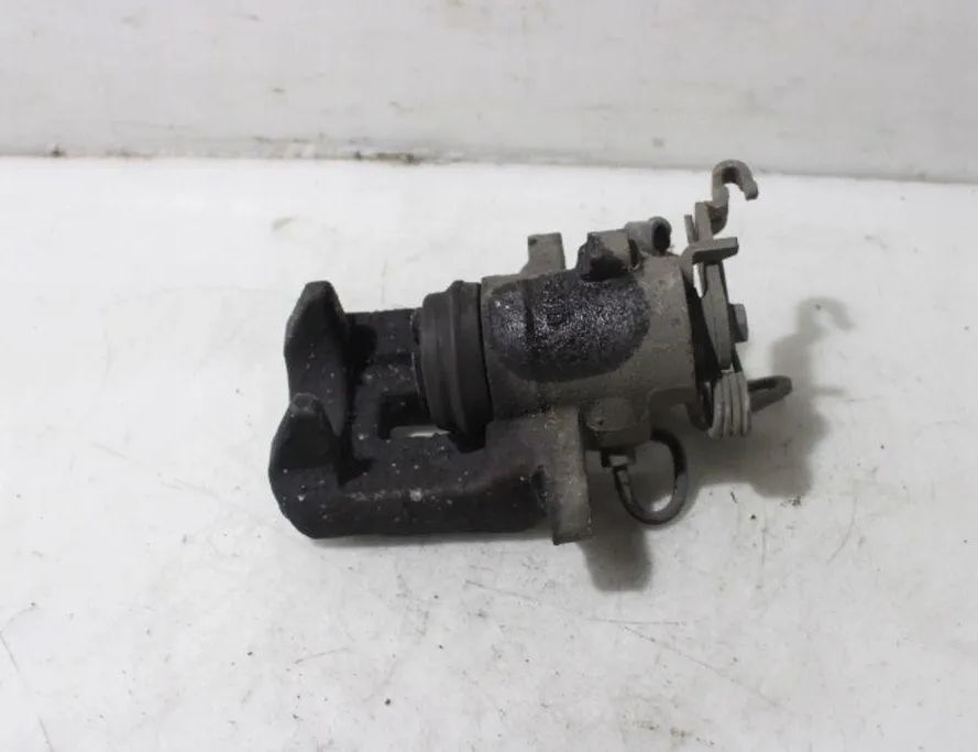 SEAT Toledo 1 generation (1991-1999) задний правый суппорт 32882820