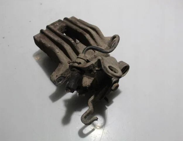 SEAT Toledo 1 generation (1991-1999) задний правый суппорт 32919757