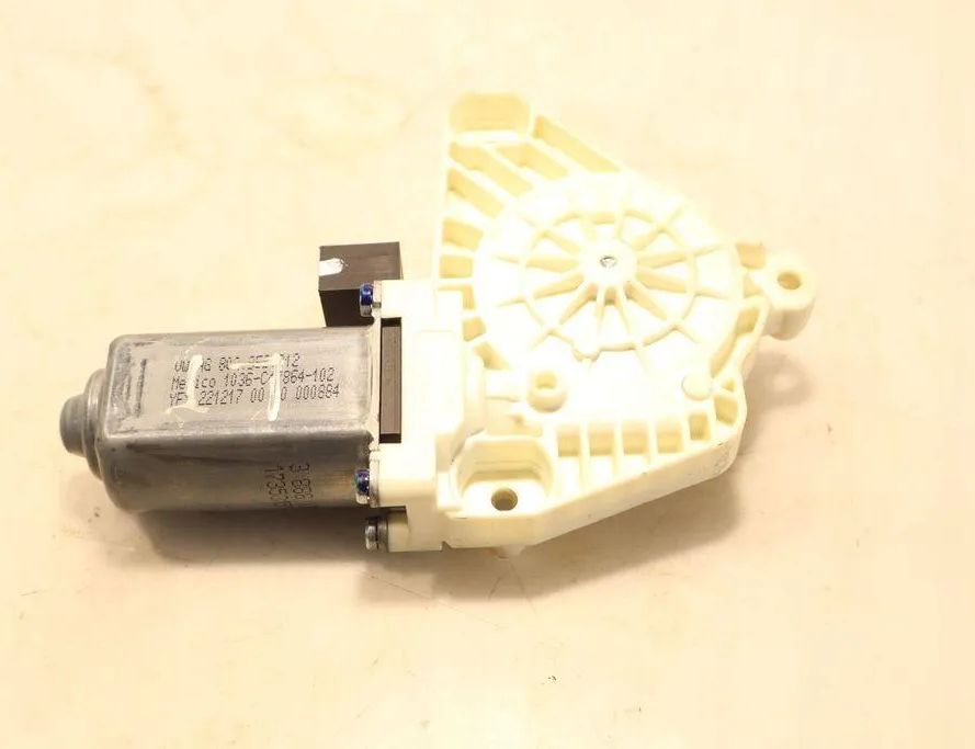 AUDI Q5 8R (2008-2017) Мотор керування вікном лівих задніх дверей 32946575