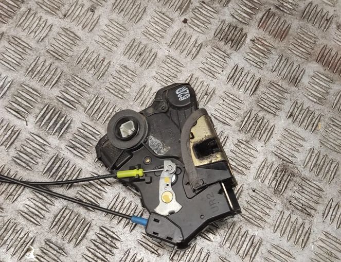 TOYOTA Avensis 2 generation (2002-2009) Замок правої передньої двері 28615492