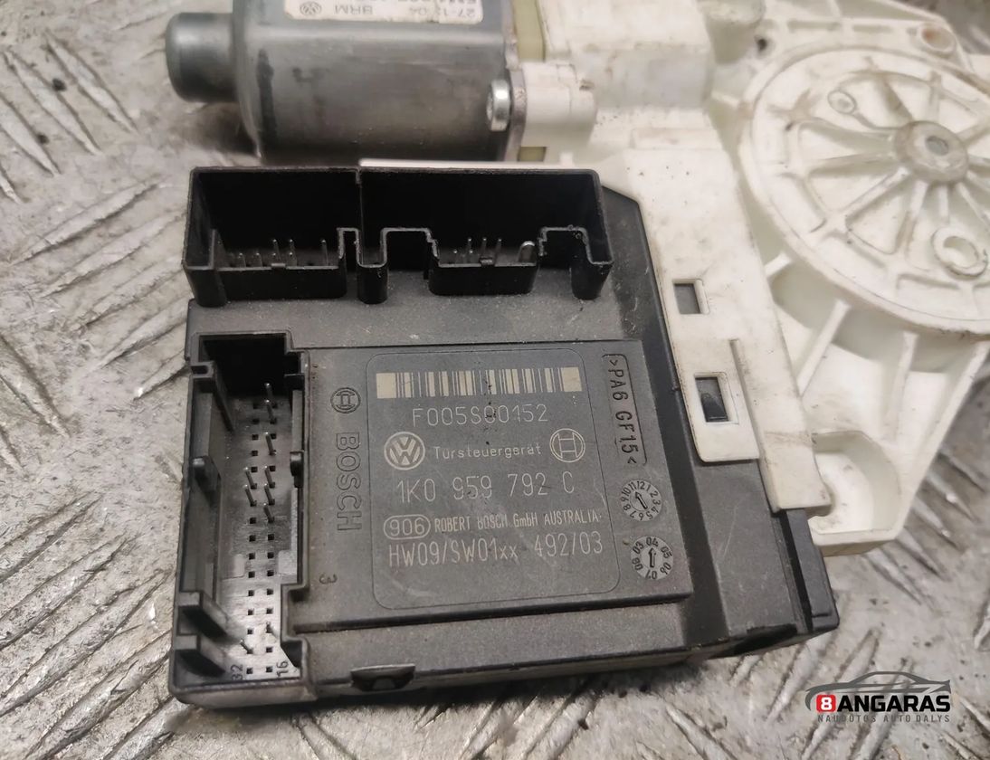 SKODA Octavia 2 generation (2004-2013) Маторчик стеклоподъемника передней правой двери 1K0959792C 32954856