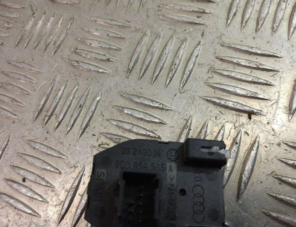 AUDI A3 8L (1996-2003) Переключатель регулировки зеркала 8d0959565 31003524