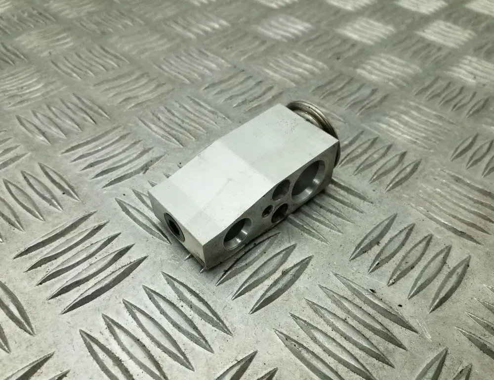 SKODA Octavia 3 generation (2013-2020) Клапан расширения кондиционера воздуха 5Q0820679E 34750163