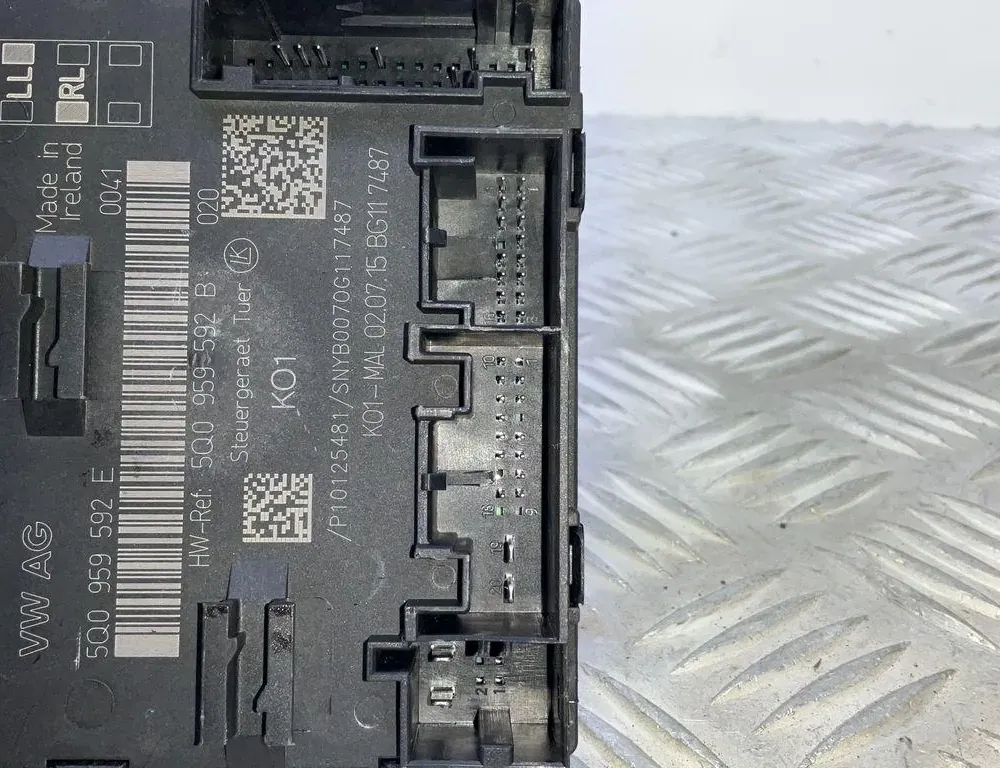 AUDI A3 8V (2012-2020) Блок управления дверей задние правые 5Q0959592E 34707608