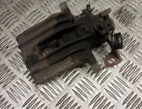 VOLKSWAGEN Beetle 2 generation (1998-2012) Задній лівий гальмівний супорт 32014620