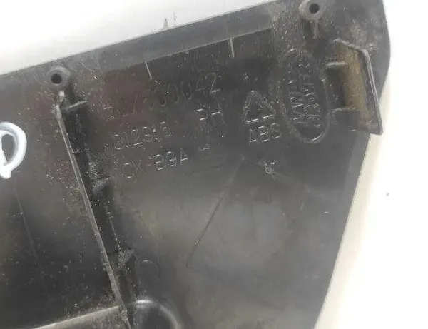 LAND ROVER Discovery 3 generation (2004-2009) Деталі обробки сидінь HJX500042 31402486