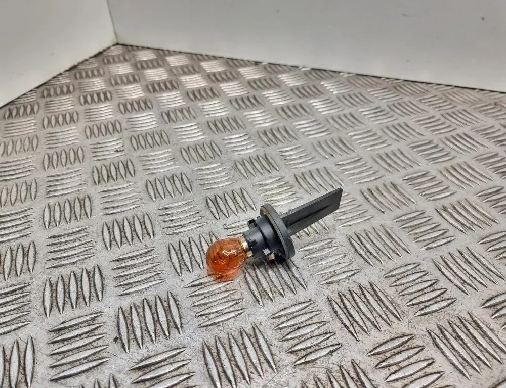 BMW 5 Series E60/E61 (2003-2010) Передній правий поворотник 15620100 33377596