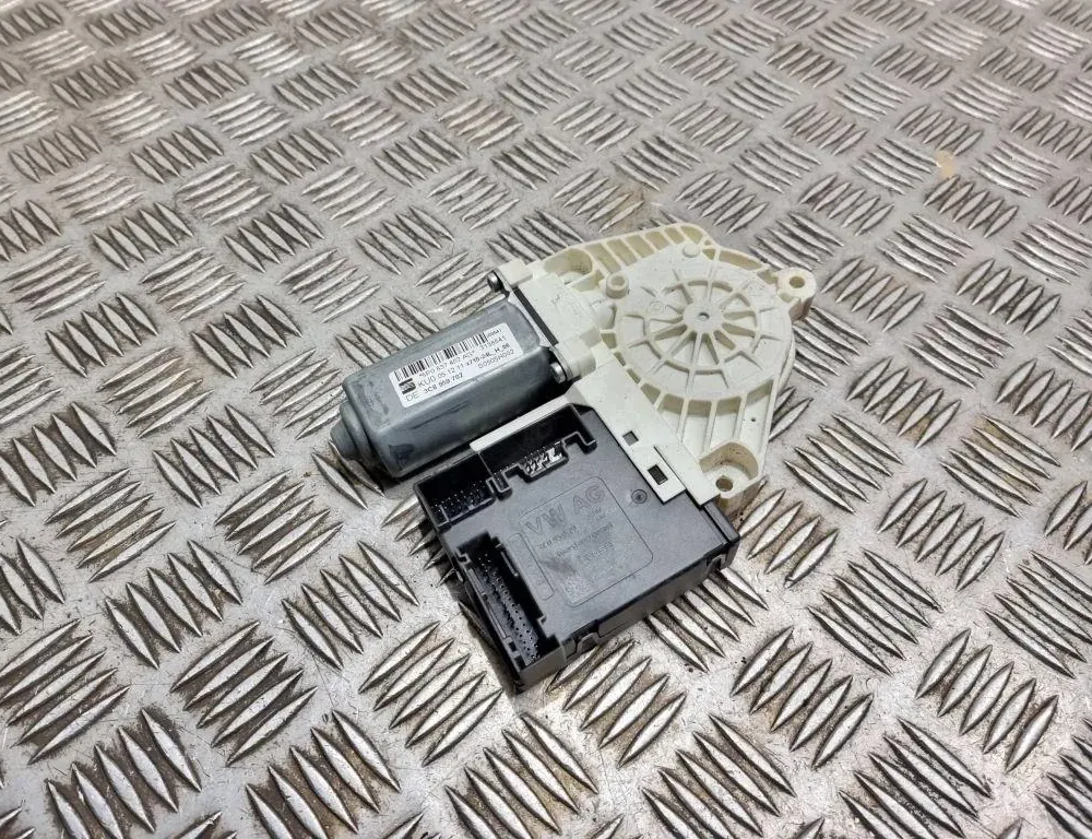 SEAT Altea 1 generation (2004-2013) Маторчик стеклоподъемника передней левой двери 5P0837402AG,3C8959702 33478233