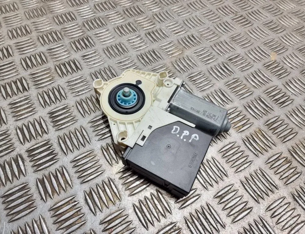 SEAT Altea 1 generation (2004-2013) Маторчик стеклоподъемника передней левой двери 5P0837402AG,3C8959702 33478233